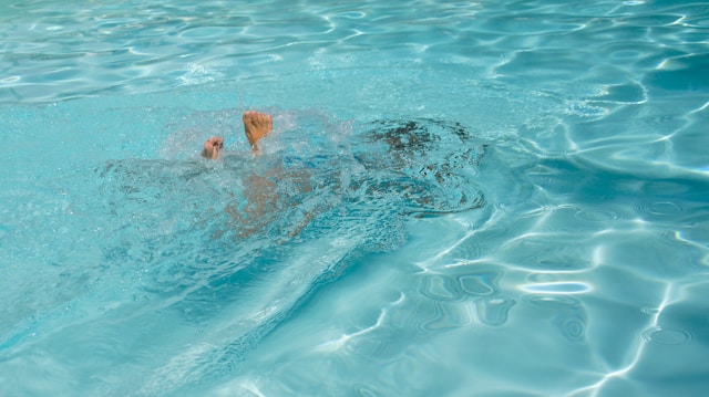 Cómo hacer el mantenimiento de una piscina en invierno