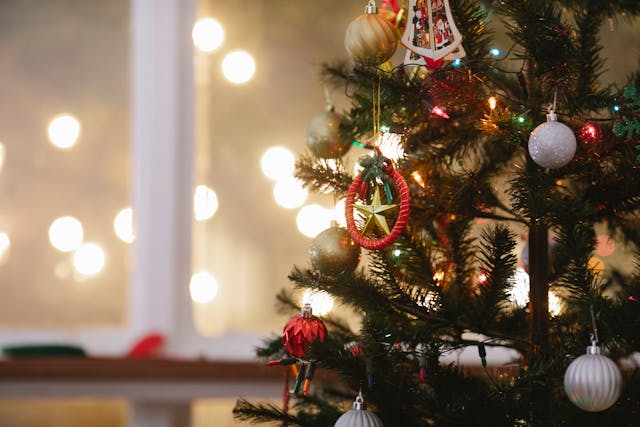 ¿Cómo hacer un árbol de Navidad casero grande paso a paso?